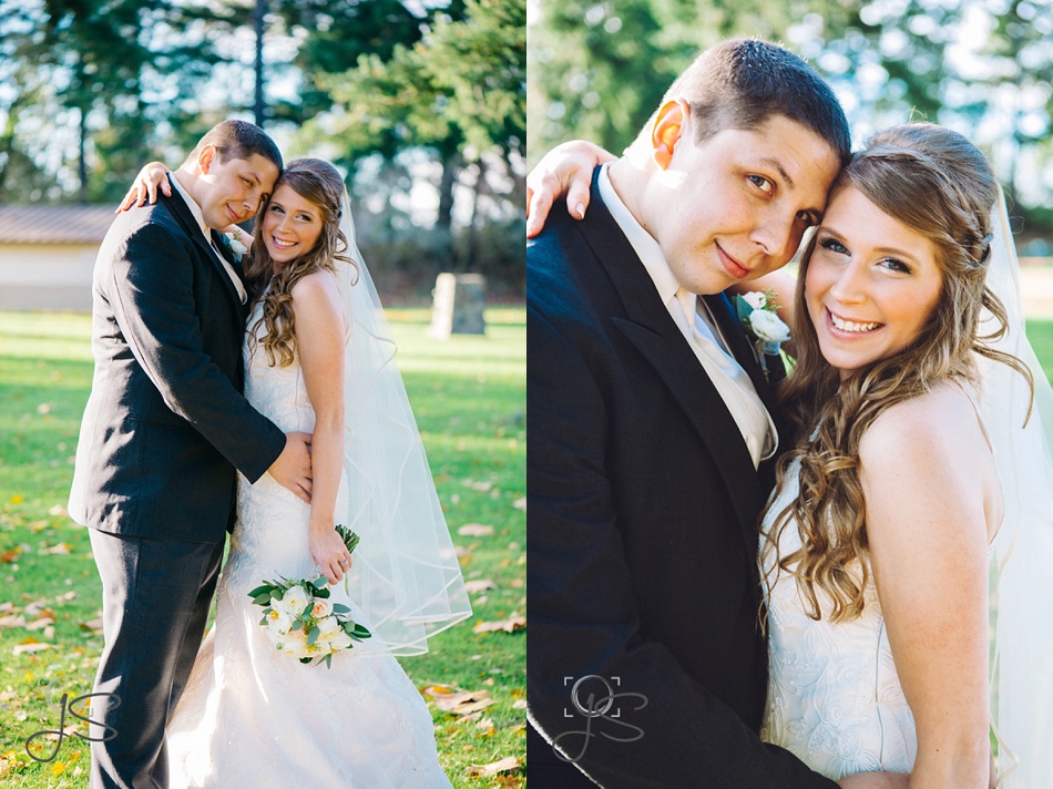 Gold, white and champagne themed fall wedding at Titlow Lodge in Tacoma, Washington