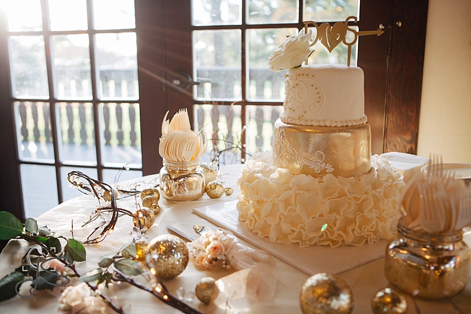 Gold, white and champagne themed fall wedding at Titlow Lodge in Tacoma, Washington