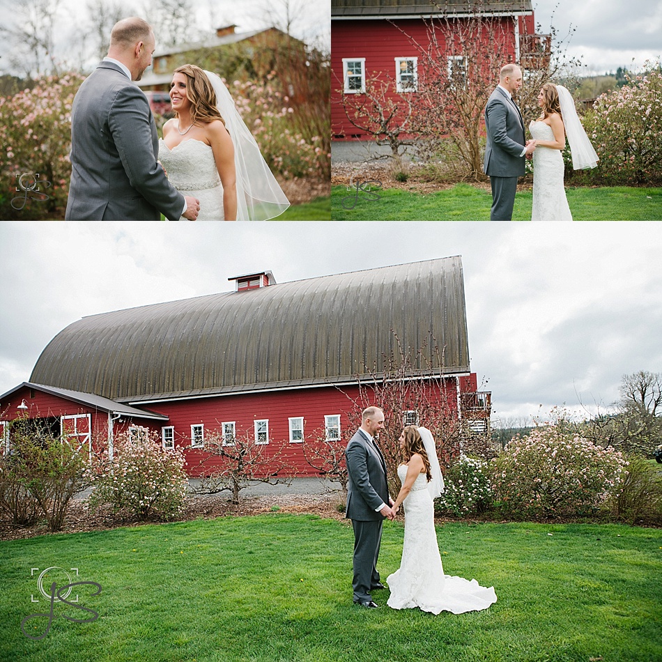 red barn studio wedding in Chehalis washington during spring time photos by Jenny Storment Photography