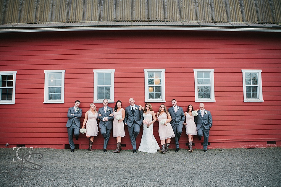 red barn studio wedding in Chehalis washington during spring time photos by Jenny Storment Photography