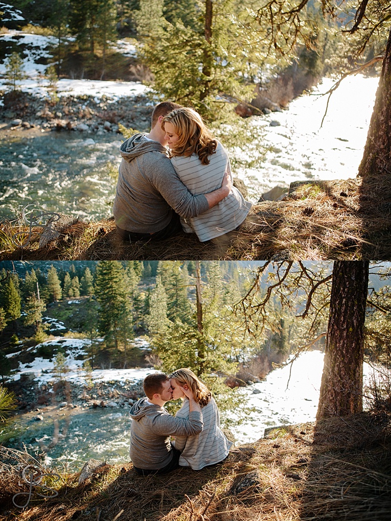 Engagement photos in the snow at Leavenworth, WA by Jenny Storment Photography 