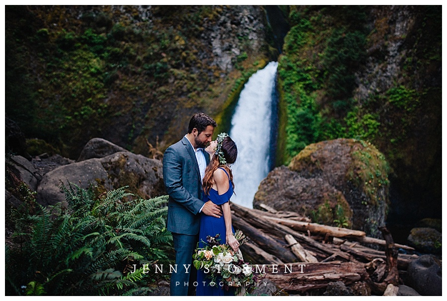 Wahclella Falls elopement photos by Jenny Storment Photography-54