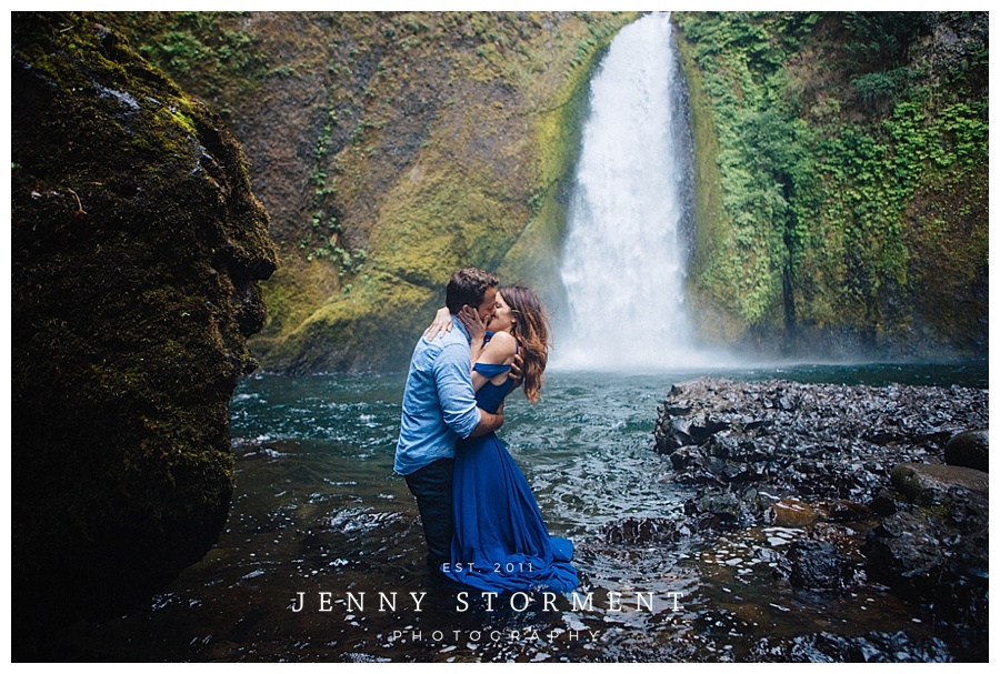 Wahclella Falls elopement photos by Jenny Storment Photography-83
