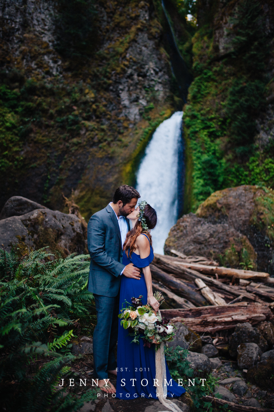 Wahclella Falls elopement by Jenny Storment Photography-6